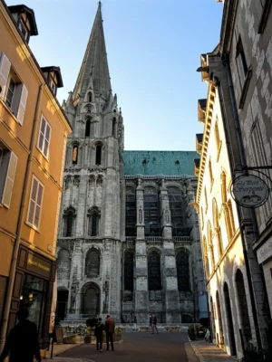 Chartres-exterior-img8672